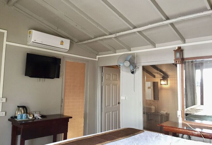 豪华工作室, Laong Lay