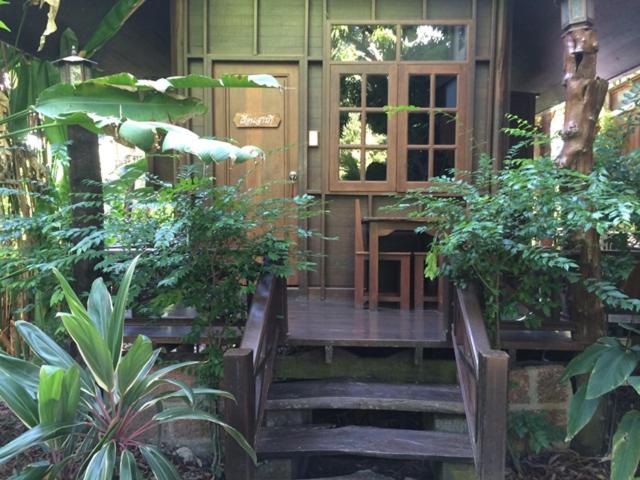 בקתה סופריור, Ruean Mai Chai Khlong