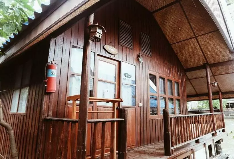 Standard Kolmen Hengen Huone Näkymä, Ruennamyen Resort Amphawa