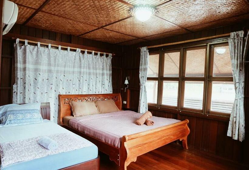 Трехместный Номер Стандарт с Видом, Ruennamyen Resort Amphawa