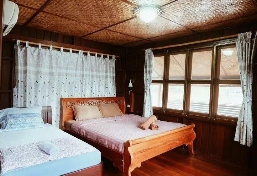 Standard Kolmen Hengen Huone Näkymä, Ruennamyen Resort Amphawa