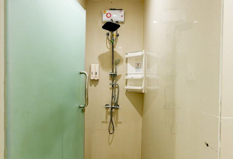 اتاق استاندارد با سرویس بهداشتی مشترک, The Bedrooms Hostel Pattaya