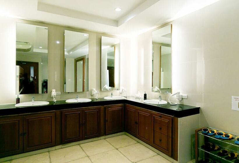 اتاق استاندارد با سرویس بهداشتی مشترک, The Bedrooms Hostel Pattaya