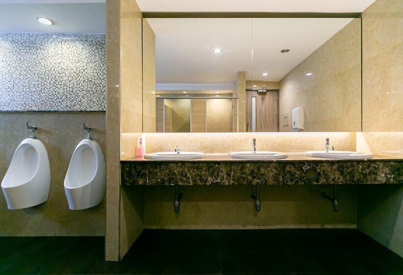 اتاق استاندارد با تخت‌های تاشو, The Bedrooms Hostel Pattaya