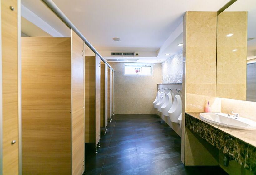 اتاق استاندارد با سرویس بهداشتی مشترک, The Bedrooms Hostel Pattaya