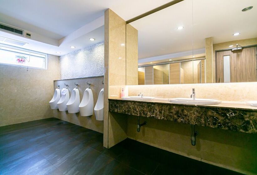 اتاق استاندارد با سرویس بهداشتی مشترک, The Bedrooms Hostel Pattaya