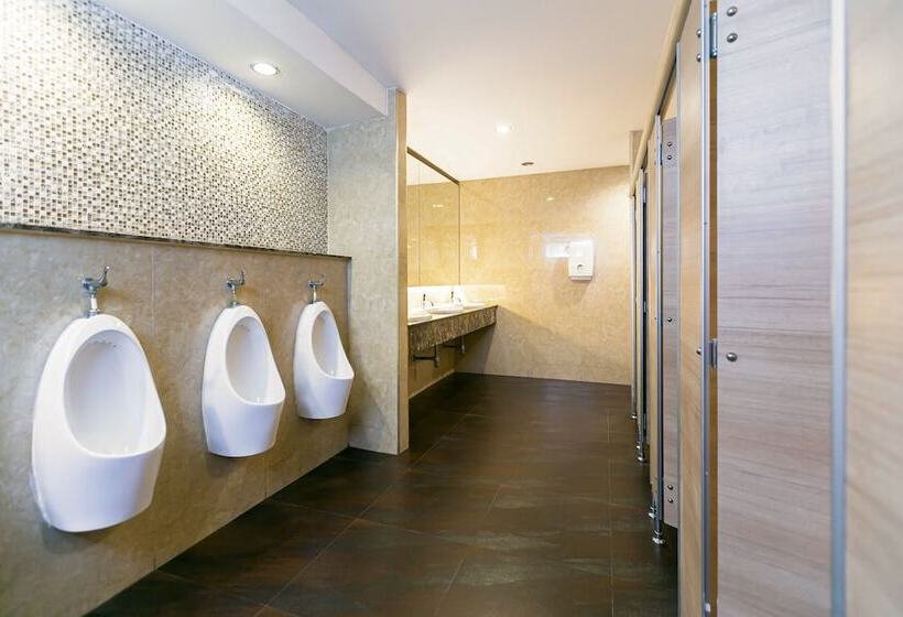 اتاق استاندارد با سرویس بهداشتی مشترک, The Bedrooms Hostel Pattaya