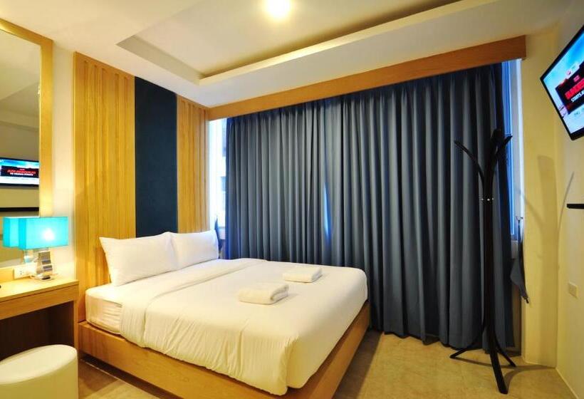 스탠다드 룸 공동 욕실, The Bedrooms Hostel Pattaya