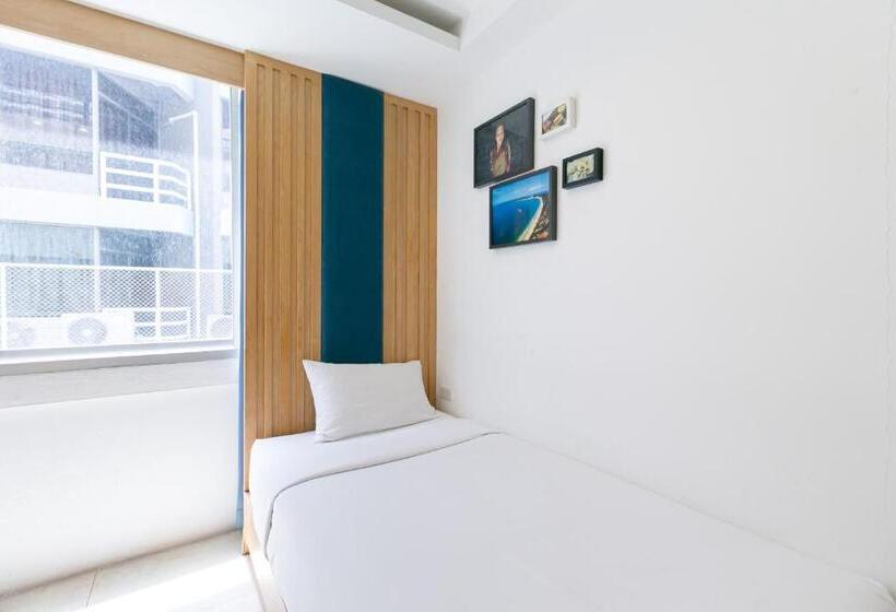 스탠다드 룸 공동 욕실, The Bedrooms Hostel Pattaya