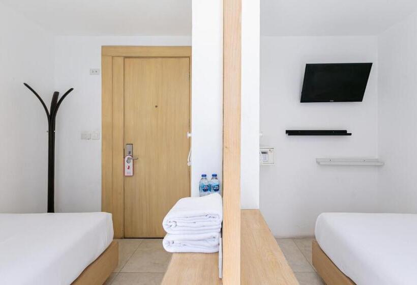 اتاق استاندارد با سرویس بهداشتی مشترک, The Bedrooms Hostel Pattaya