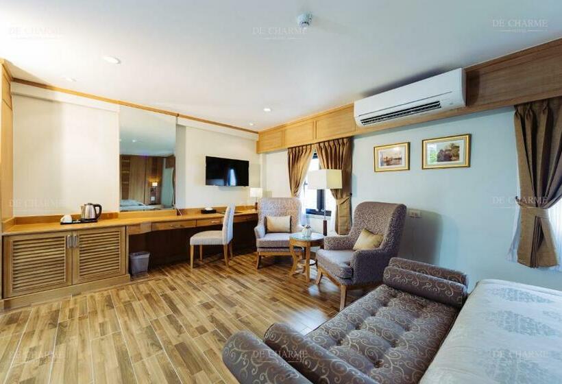 جناح جونيور, Decharme Hotel Sha Plus