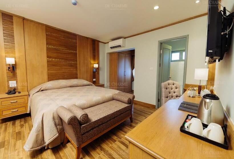 جناح جونيور, Decharme Hotel Sha Plus