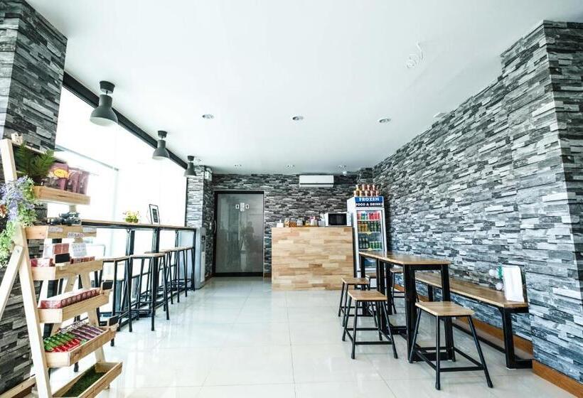 Quarto Triplo Estandar, Don Muang