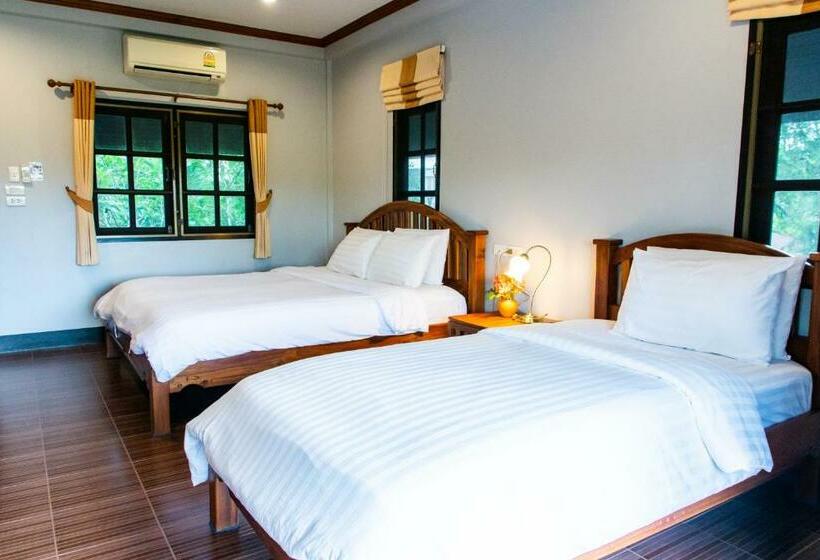 Номер Стандарт Трехместный, Baanrimnam Resort Trat