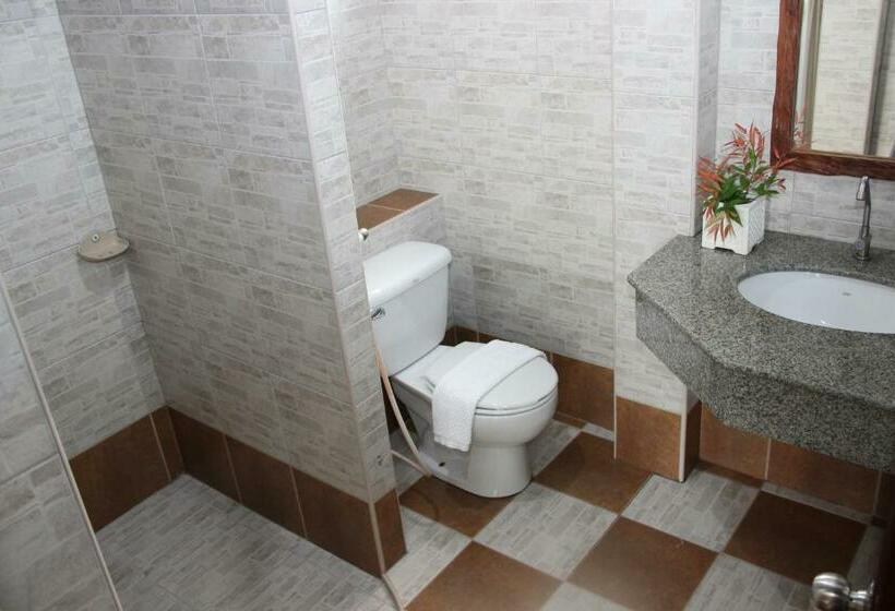 Номер Стандарт Трехместный, Baanrimnam Resort Trat