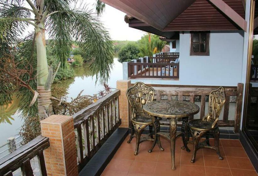 Номер Стандарт Трехместный, Baanrimnam Resort Trat