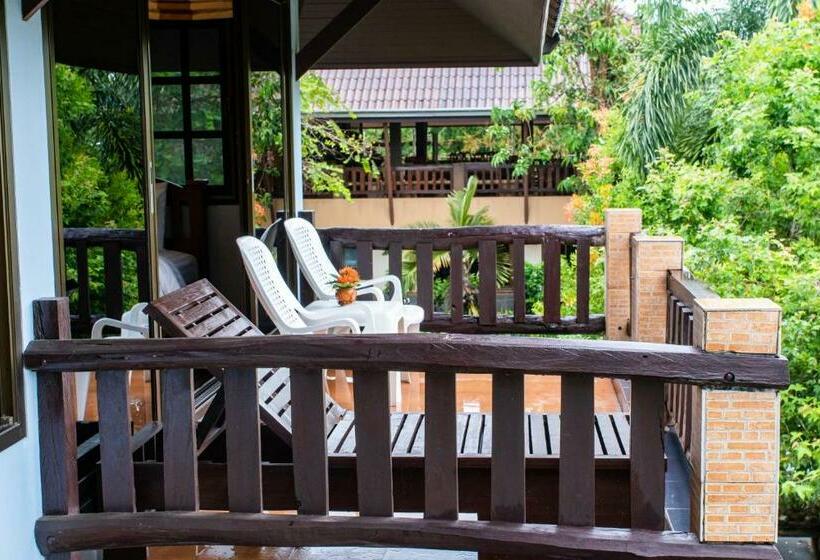 اتاق استاندارد سه نفره, Baanrimnam Resort Trat
