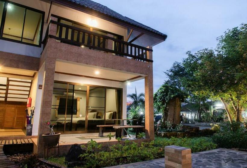 Номер Стандарт Трехместный, Baanrimnam Resort Trat