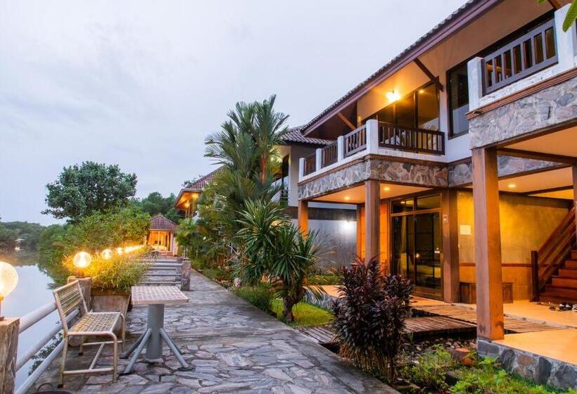 Номер Superior с Балконом, Baanrimnam Resort Trat