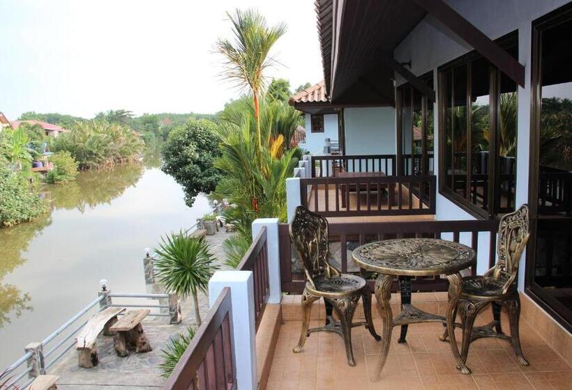 Номер Superior с Балконом, Baanrimnam Resort Trat