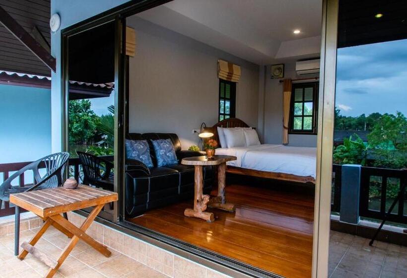 Номер Superior с Балконом, Baanrimnam Resort Trat