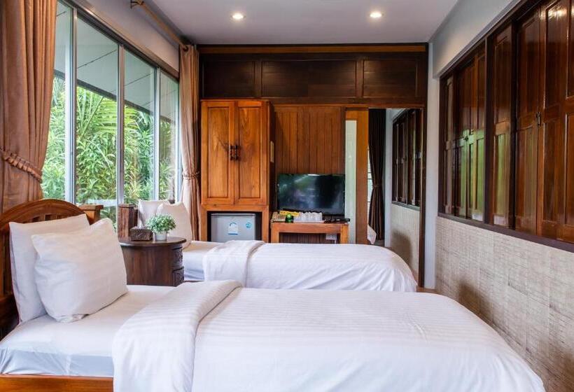 Четырехместный Номер Стандарт, Baanrimnam Resort Trat