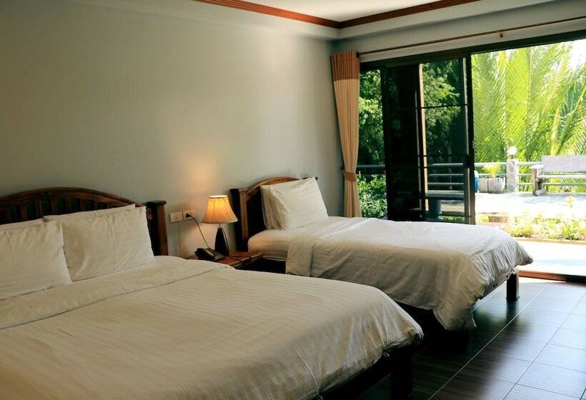 Номер Стандарт Трехместный, Baanrimnam Resort Trat