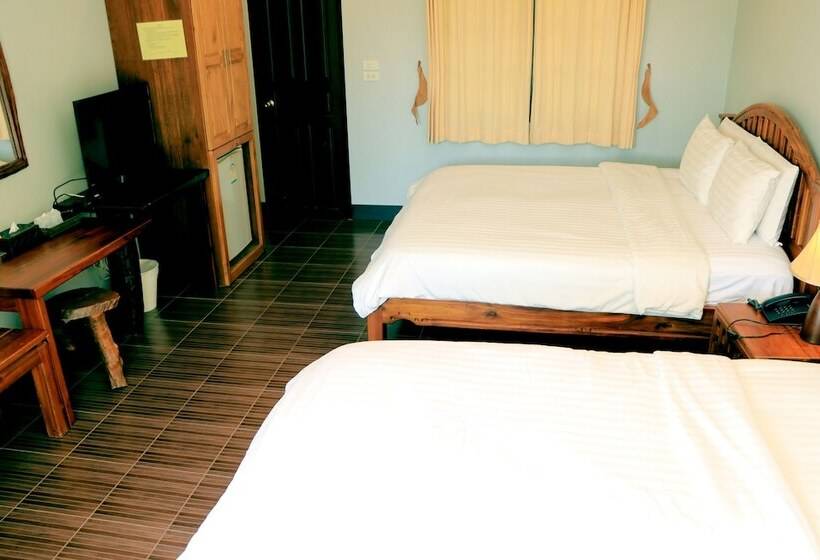 Номер Стандарт Трехместный, Baanrimnam Resort Trat