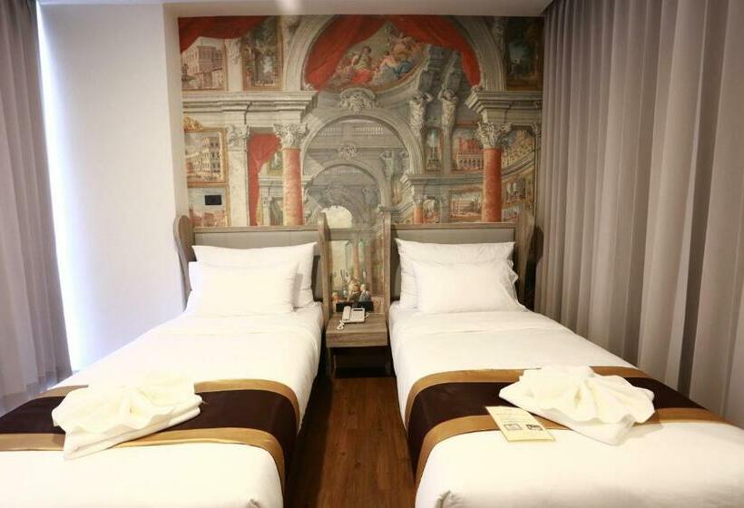 수피리어 룸, Bright