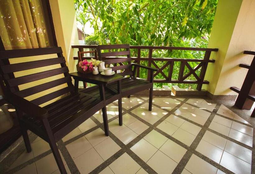 Полулюкс, Natural Park Resort Pattaya