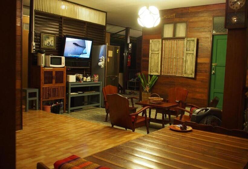 キングサイズベッドのスタンダードルーム, Chommuang Guest House