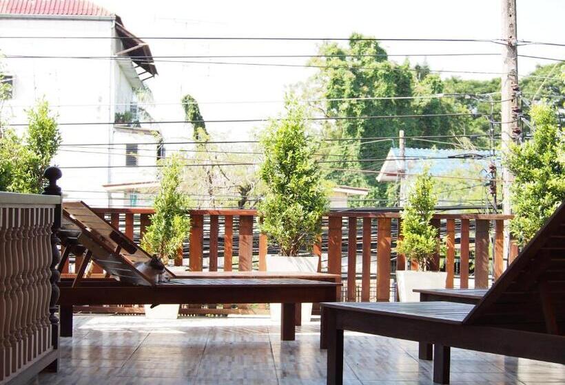 バルコニー付きスタンダードルーム, Chommuang Guest House