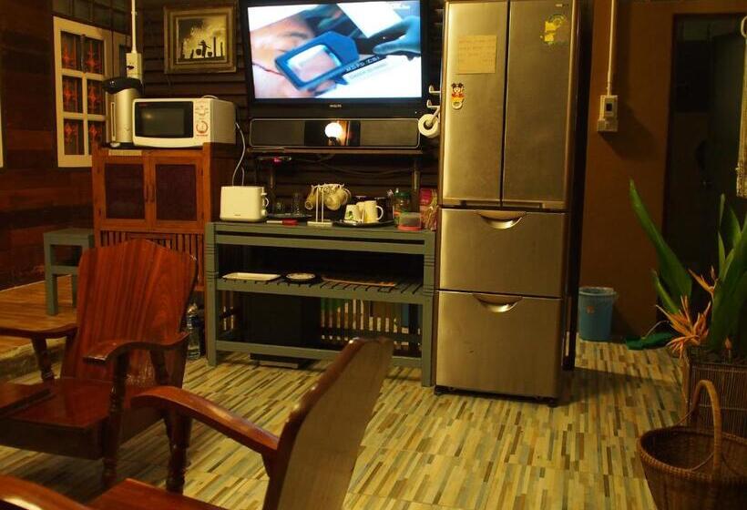 バス共有のスタンダードルーム, Chommuang Guest House