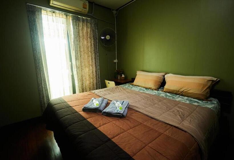 キングサイズベッドのスタンダードルーム, Chommuang Guest House