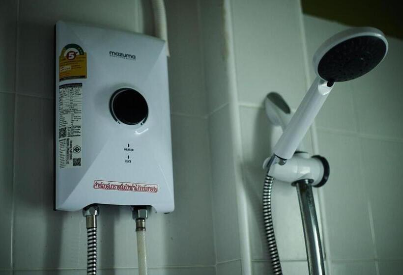 キングサイズベッドのスタンダードルーム, Chommuang Guest House