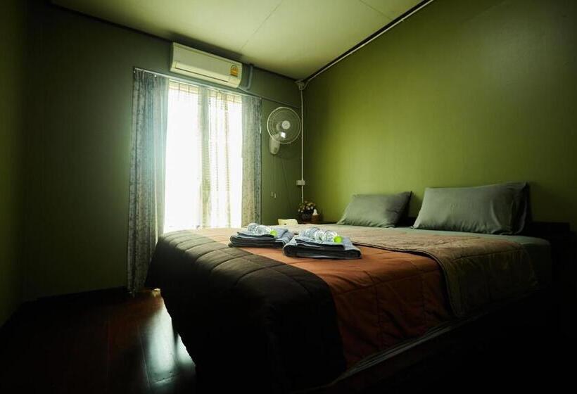 バルコニー付きスタンダードルーム, Chommuang Guest House