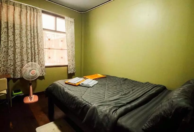 اتاق استاندارد با سرویس بهداشتی مشترک, Chommuang Guest House
