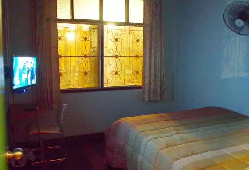 اتاق استاندارد با سرویس بهداشتی مشترک, Chommuang Guest House