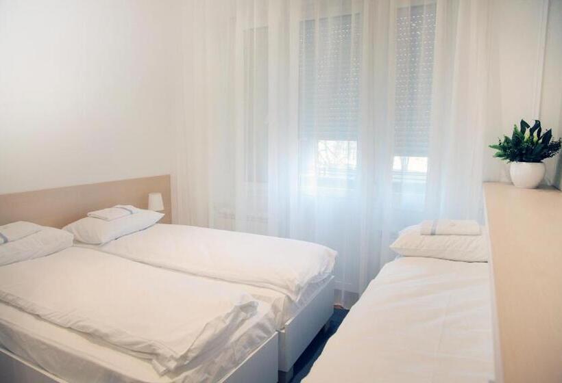 اتاق استاندارد, Hostel Karavan Inn
