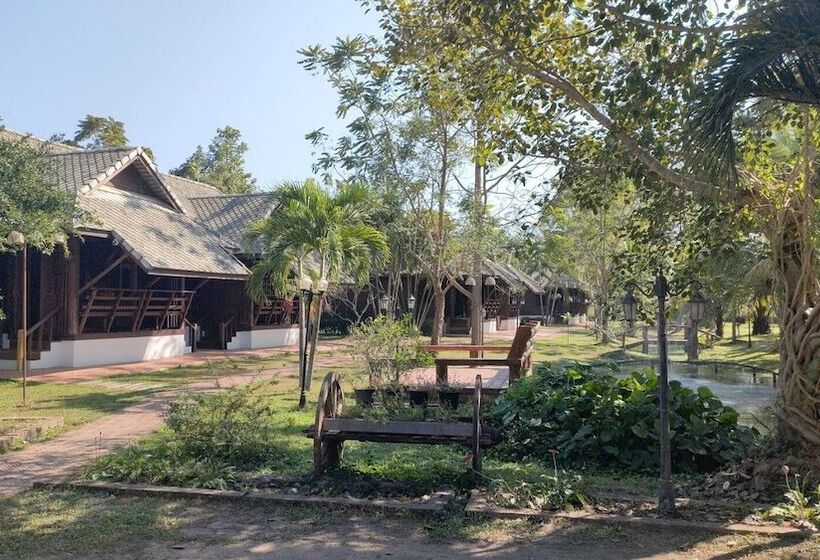 デラックスルーム, Apirata Resort