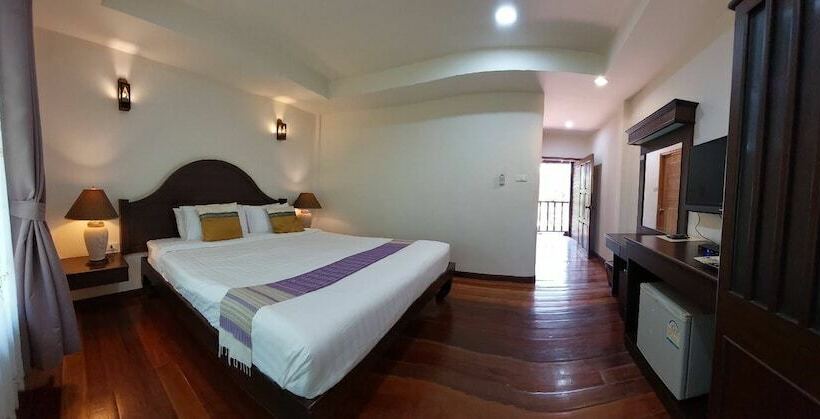 デラックスルーム, Apirata Resort