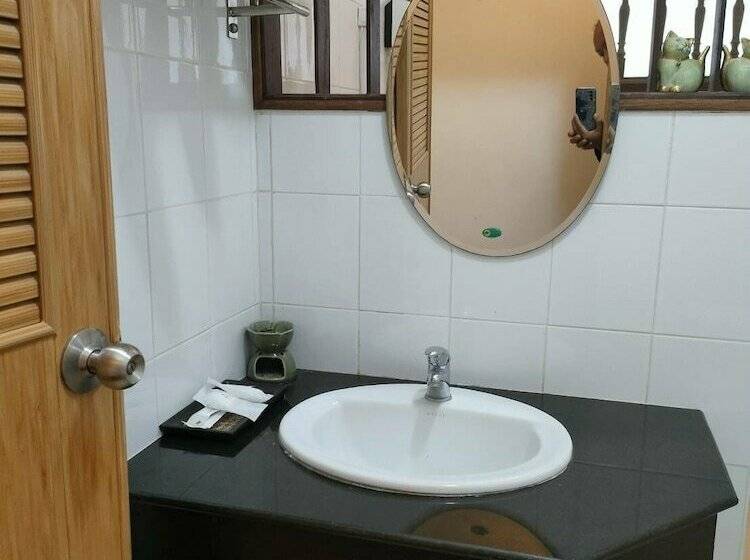 デラックスルーム, Apirata Resort