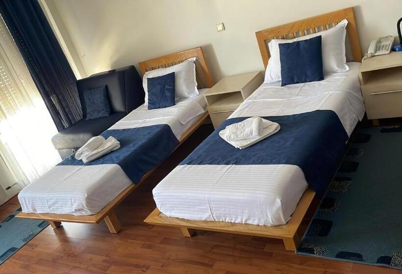 اتاق استاندارد سه تخته با بالکن, Garni Hotel Belvedere Lux