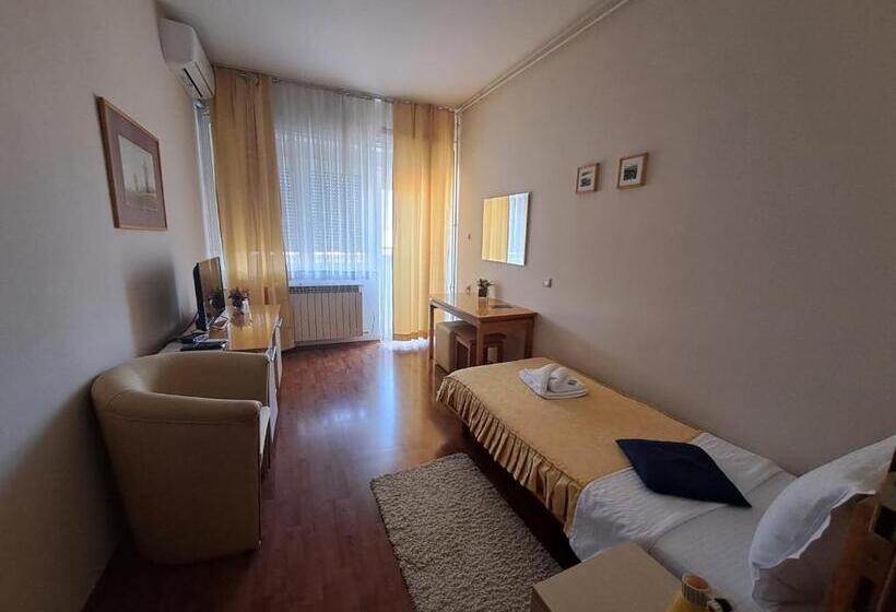 اتاق استاندارد یک تخته با بالکن, Garni Hotel Belvedere Lux