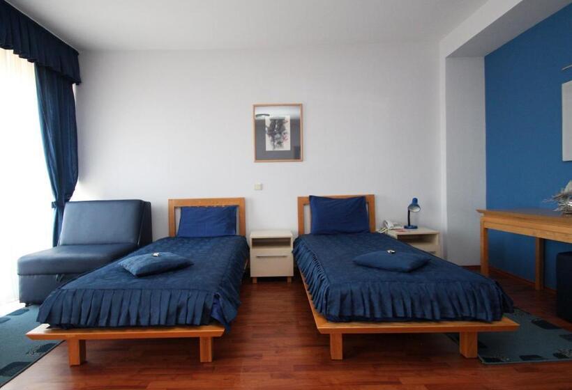 اتاق استاندارد سه تخته با بالکن, Garni Hotel Belvedere Lux