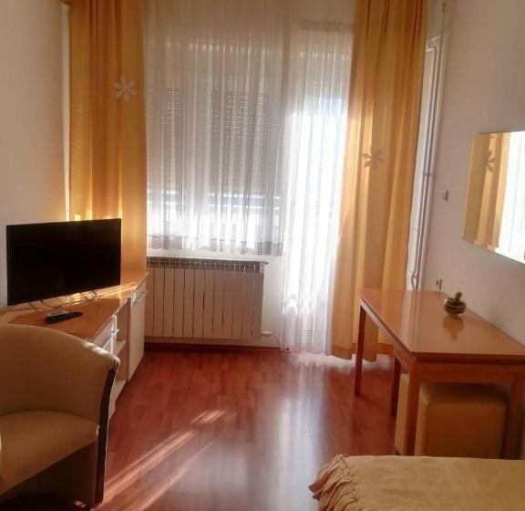 اتاق استاندارد یک تخته با بالکن, Garni Hotel Belvedere Lux