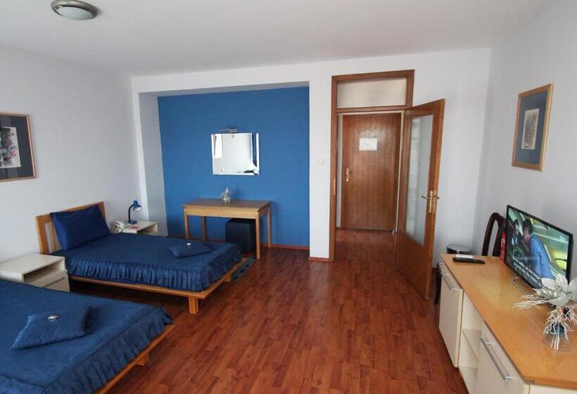 اتاق استاندارد سه تخته با بالکن, Garni Hotel Belvedere Lux