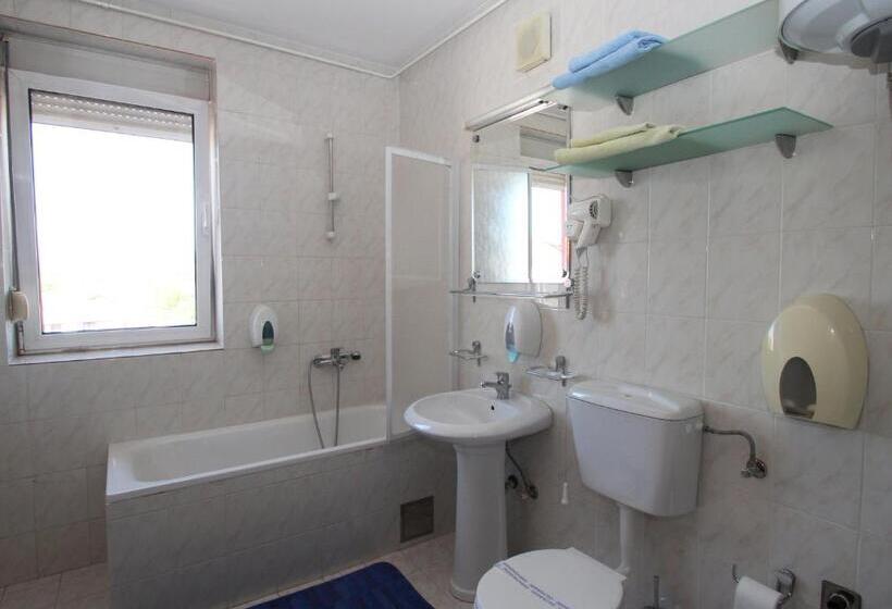 اتاق استاندارد سه تخته با بالکن, Garni Hotel Belvedere Lux