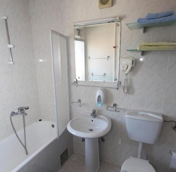 اتاق استاندارد سه تخته با بالکن, Garni Hotel Belvedere Lux