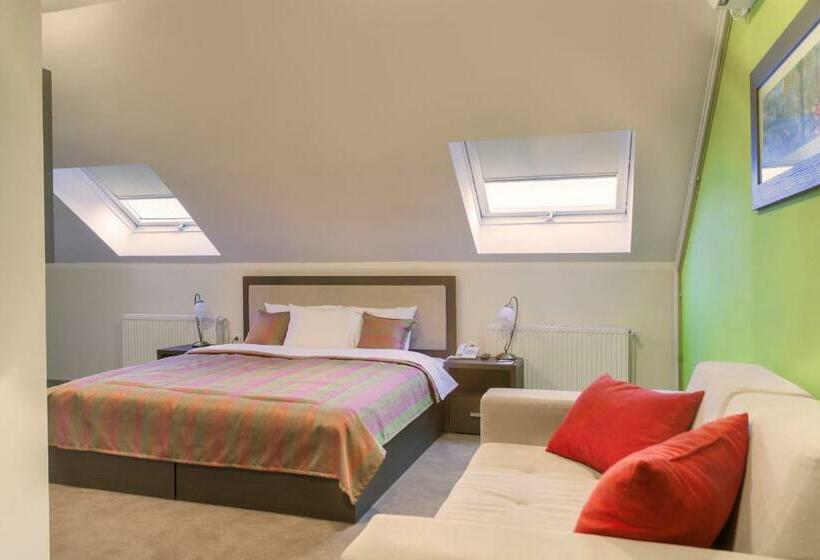 استودیوی استاندارد, Garni Hotel Ema